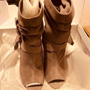 Open toe suede gray boots